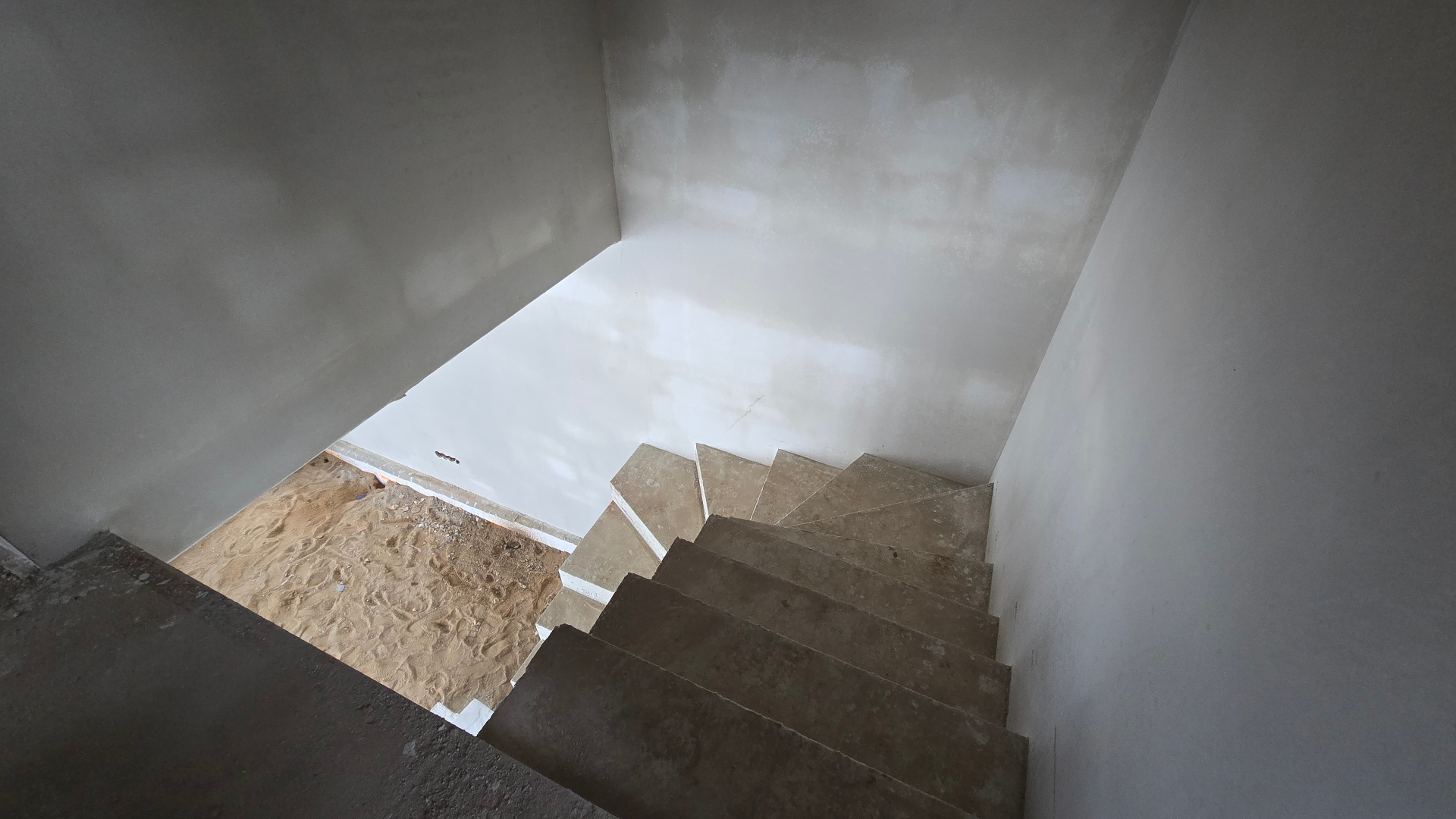 ATR36 statybų eiga – trinkelių klojimas